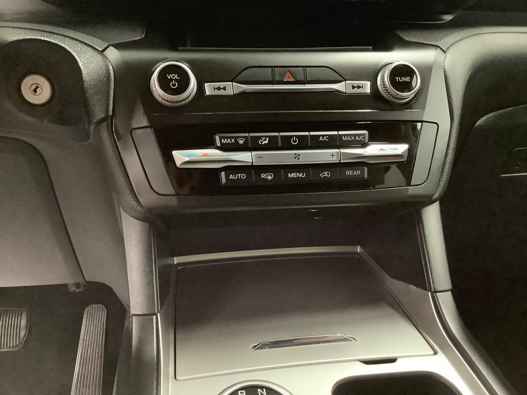 2020 Ford Explorer Base