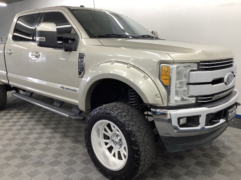 2017 Ford Super Duty F-250 SRW Lariat