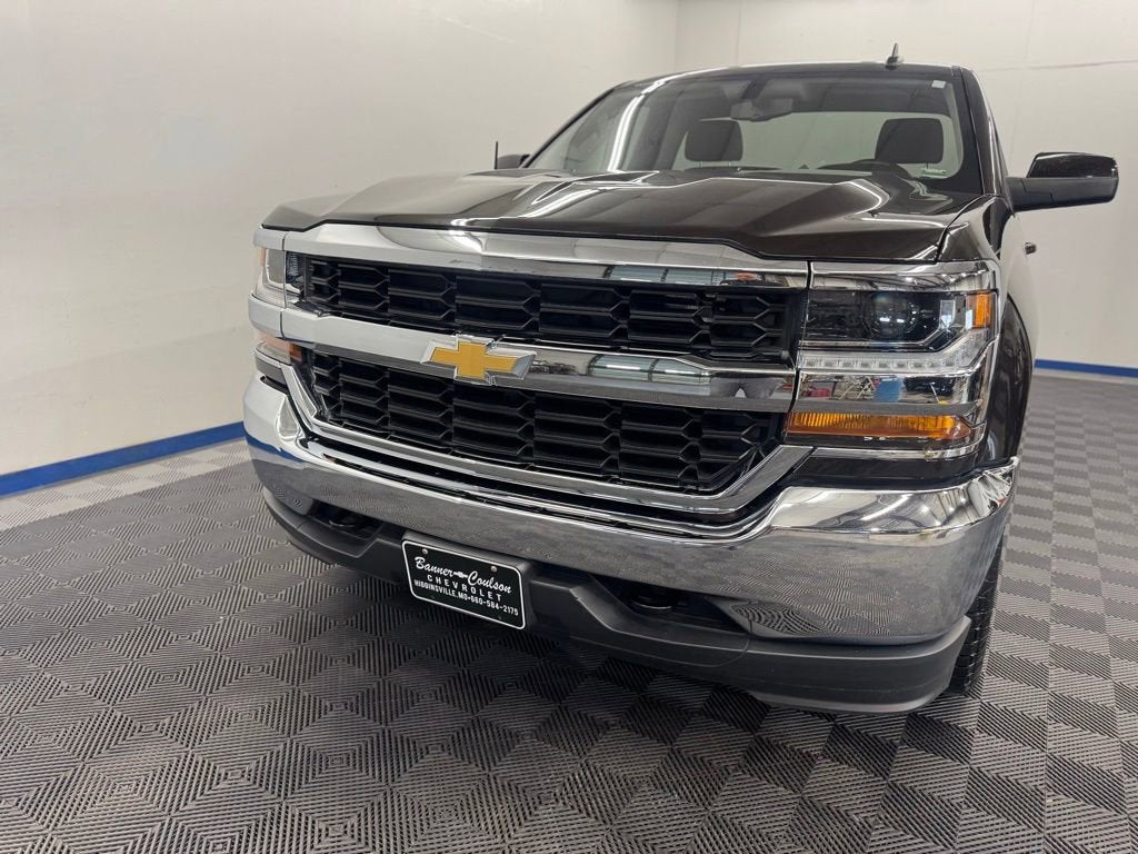 Used 2018 Chevrolet Silverado 1500 LT with VIN 1GCNKREC7JZ285610 for sale in Kansas City