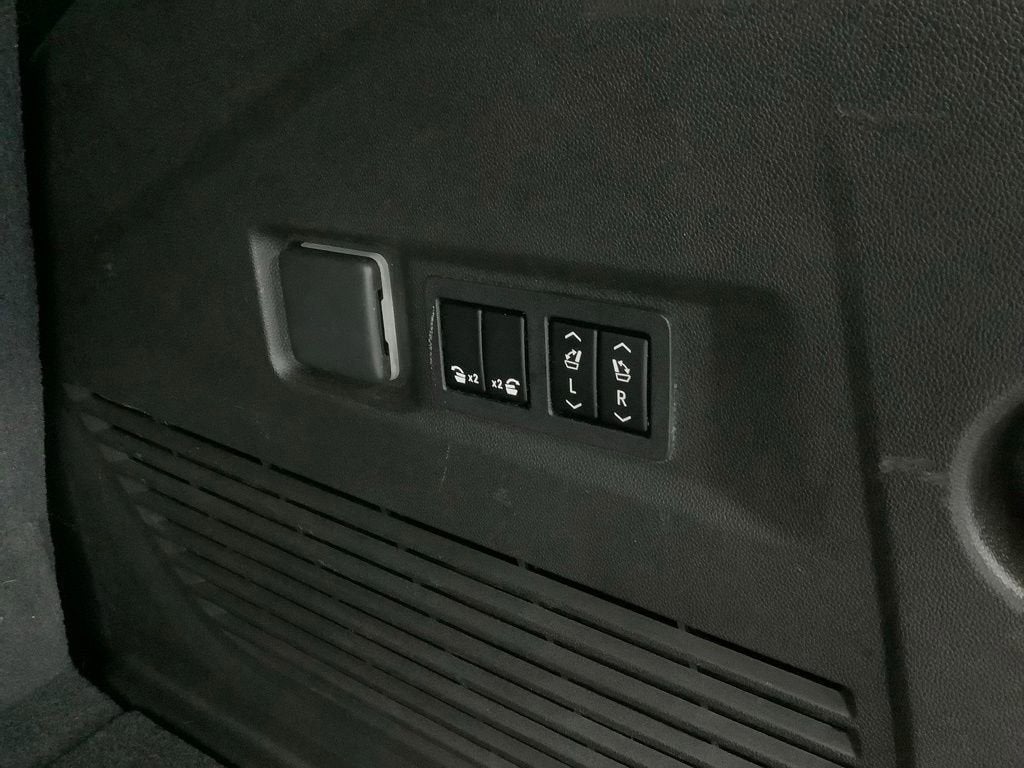 2021 GMC Yukon Denali - Photo 29