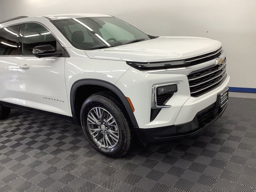 2024 Chevrolet Traverse LT
