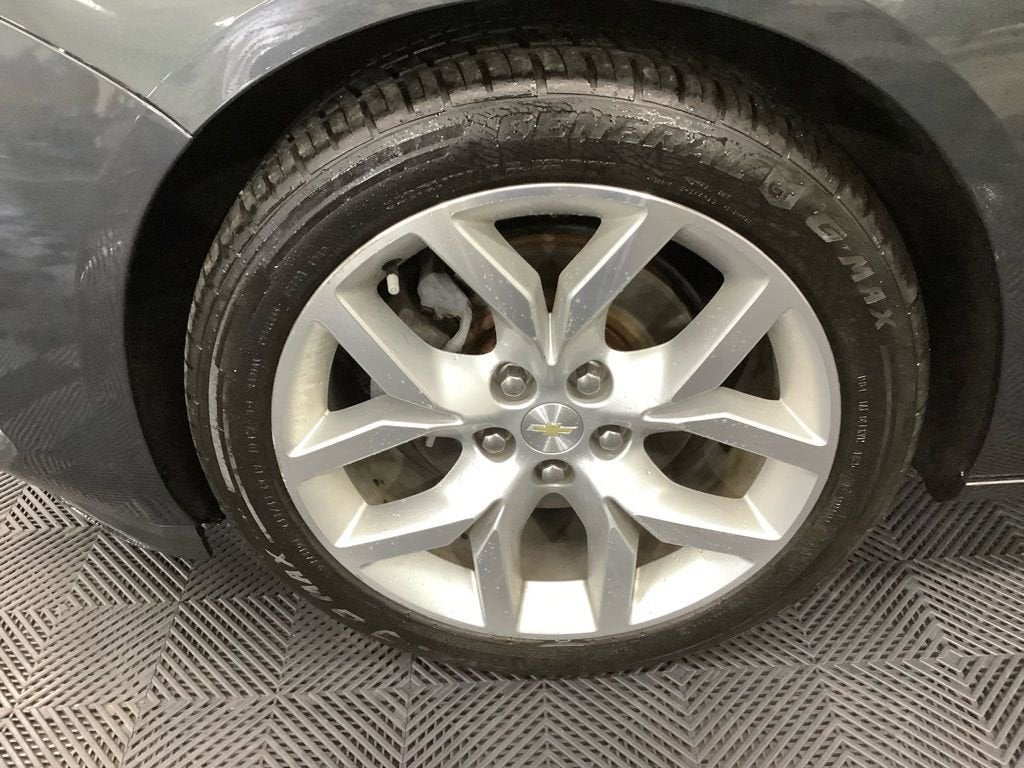 Used 2019 Chevrolet Impala Premier with VIN 2G1105S35K9110536 for sale in Kansas City