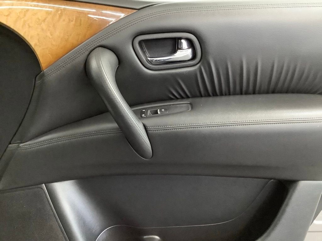 2013 INFINITI QX56 Base