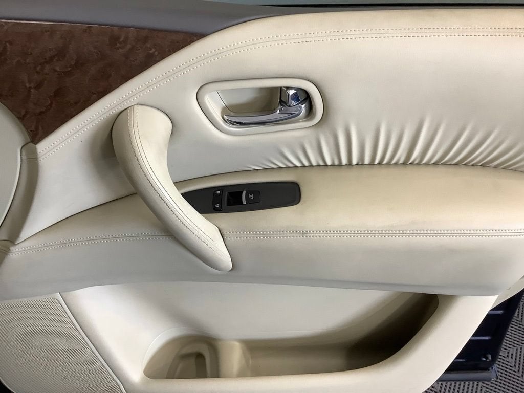 2017 INFINITI QX80 Base